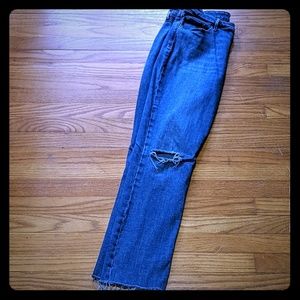 🍁Levi's Mid Rise Skinny Jeans W/ Raw Hem
